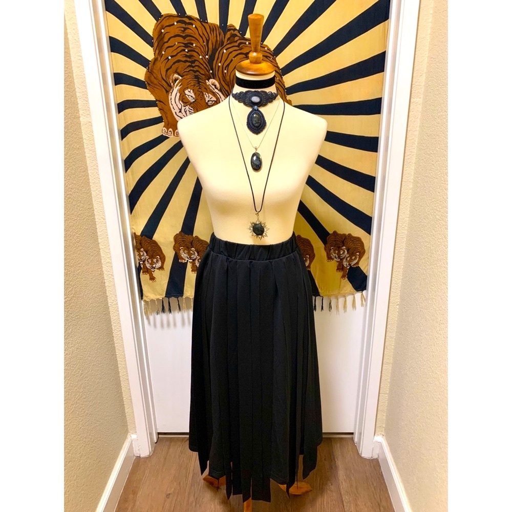 🌈 Stylish Vogue contemporary skirt - Picture 3 of 13